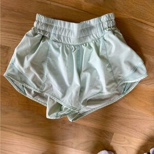 Lululemon Hotty Hot Shorts 2.5”
